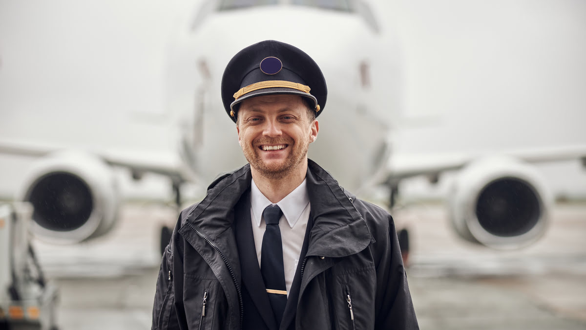 Ile zarabia pilot samolotu